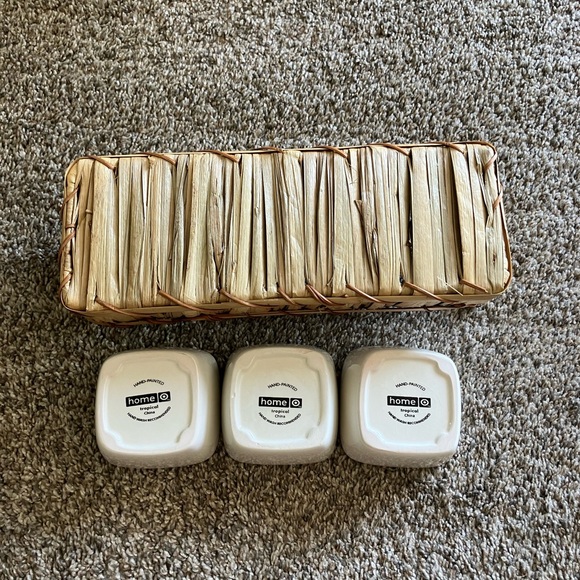 HOME Target White Ceramic dipping dishes With Basket and handles - Picture 6 of 7